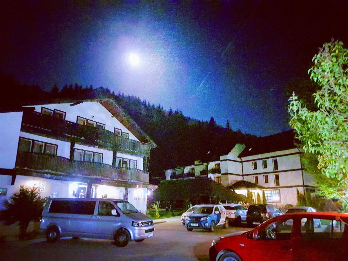 Hotel Casa Octavian Sucevita Esterno foto